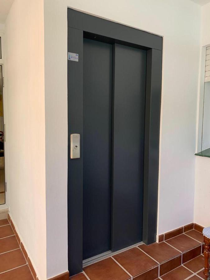 מארבלה Chalet Con Piscina A 50 M De La Playa . מראה חיצוני תמונה